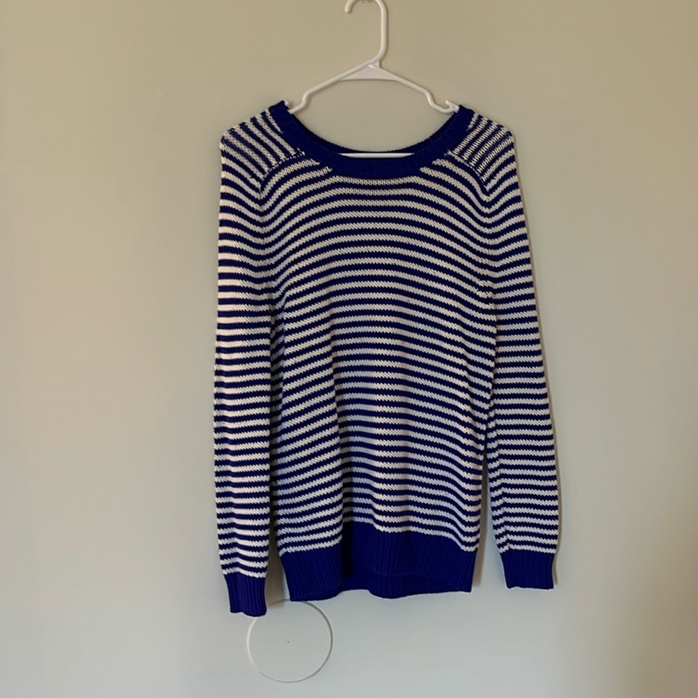 💙🤍Blue and white striped sweater💙🤍
